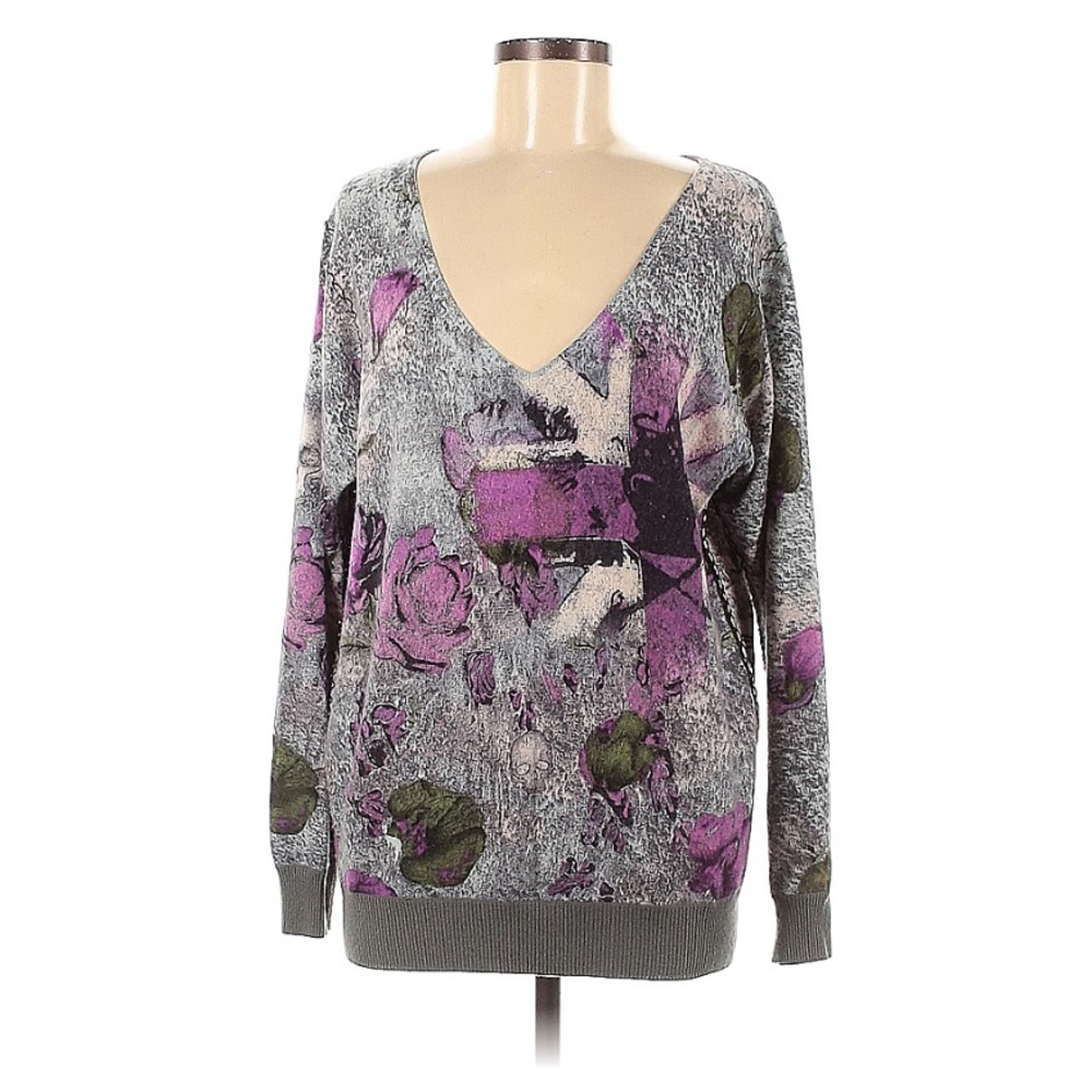 Cashmere sweater with embellished skull